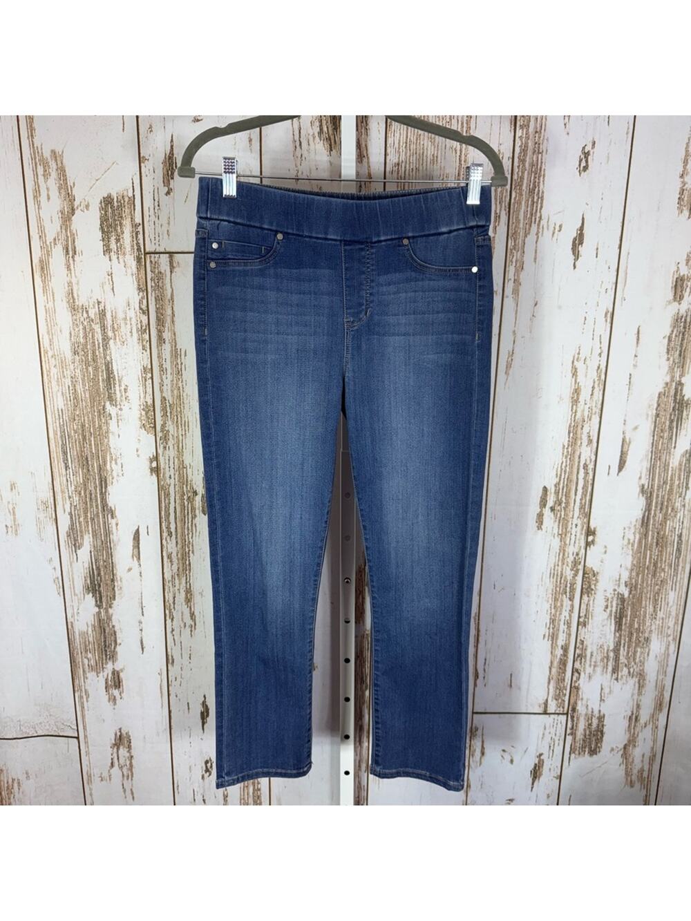 Liverpool, Women's Blue Jegging Capri Pants. Size 6. Excellent used condition!